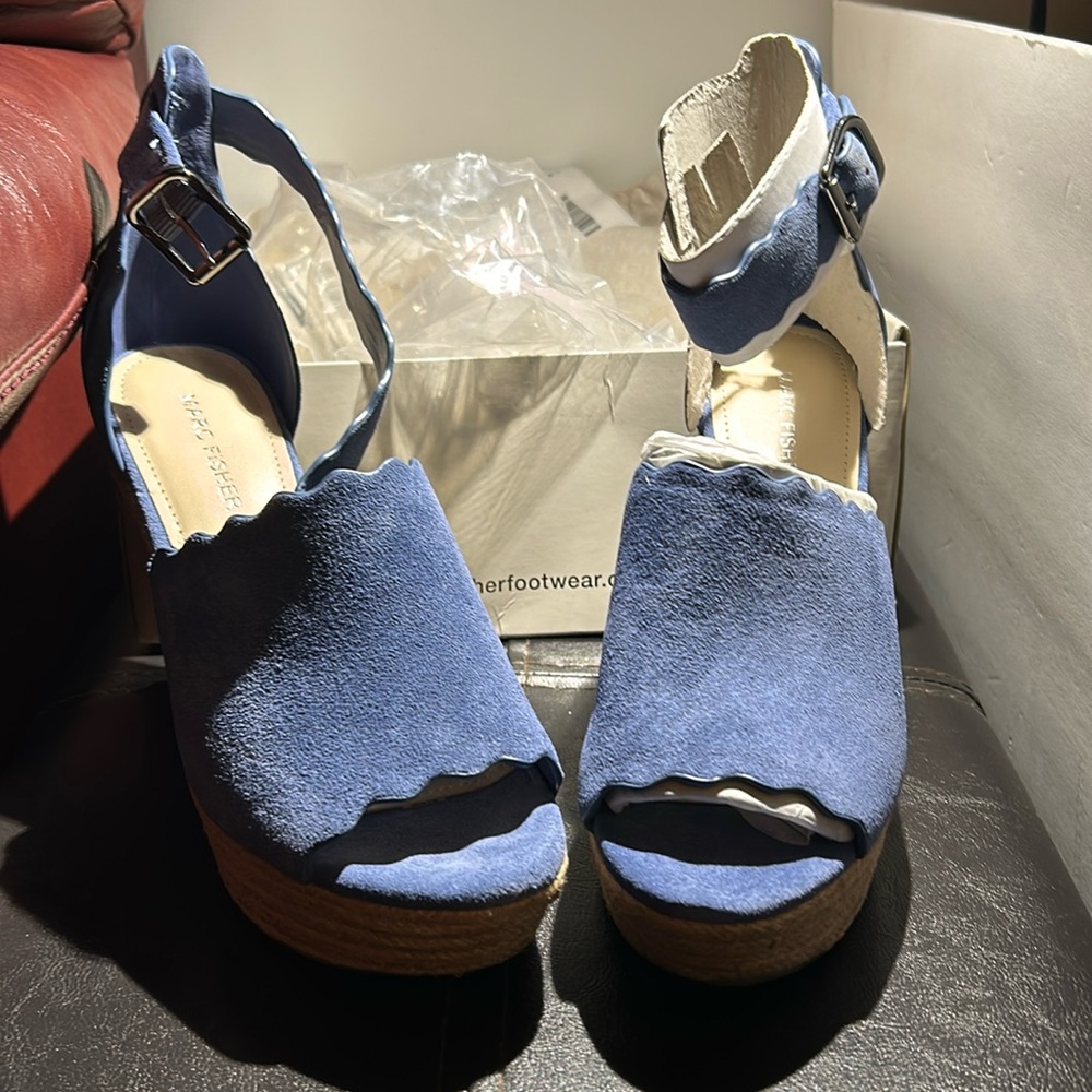 Beautiful Light blue Suede Ankle Strap Espadrille Wedge size 8-1/2 medium